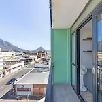Stunning Studio Apartment With Balcony Woodstock!