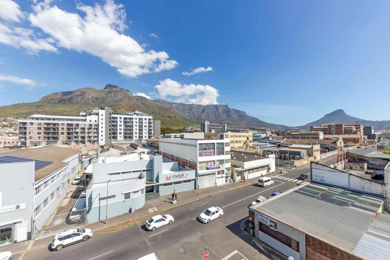 Stunning With Balcony Woodstock! * Cape Town