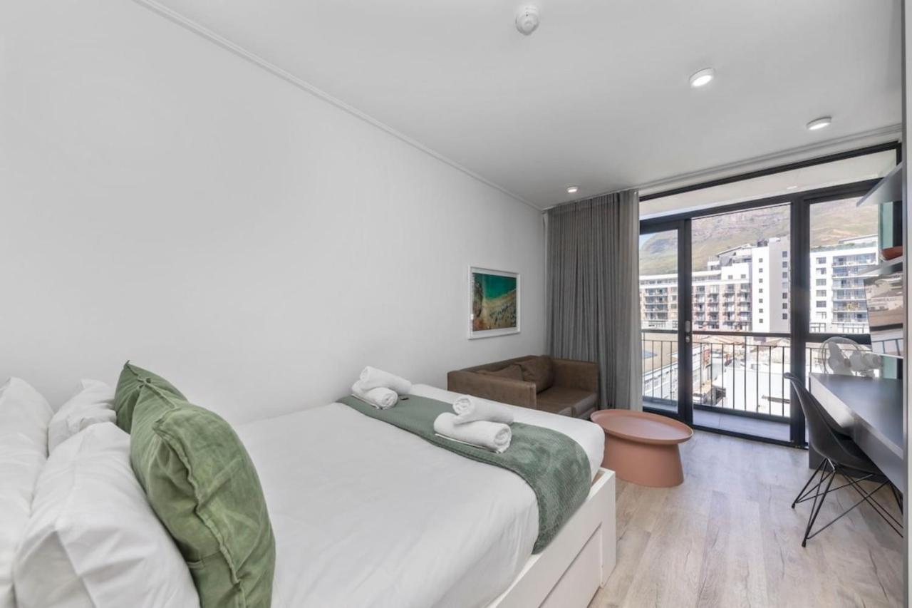 Apartment Stunning With Balcony Woodstock!