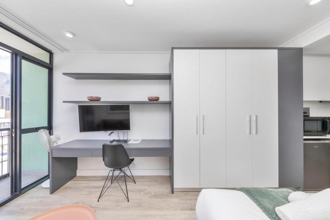 Stunning With Balcony Woodstock! Apartamento